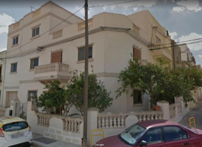 Corner Townhouse 1Km from University
